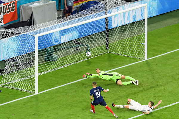 法国1-0战胜德国 胡梅尔斯送大礼